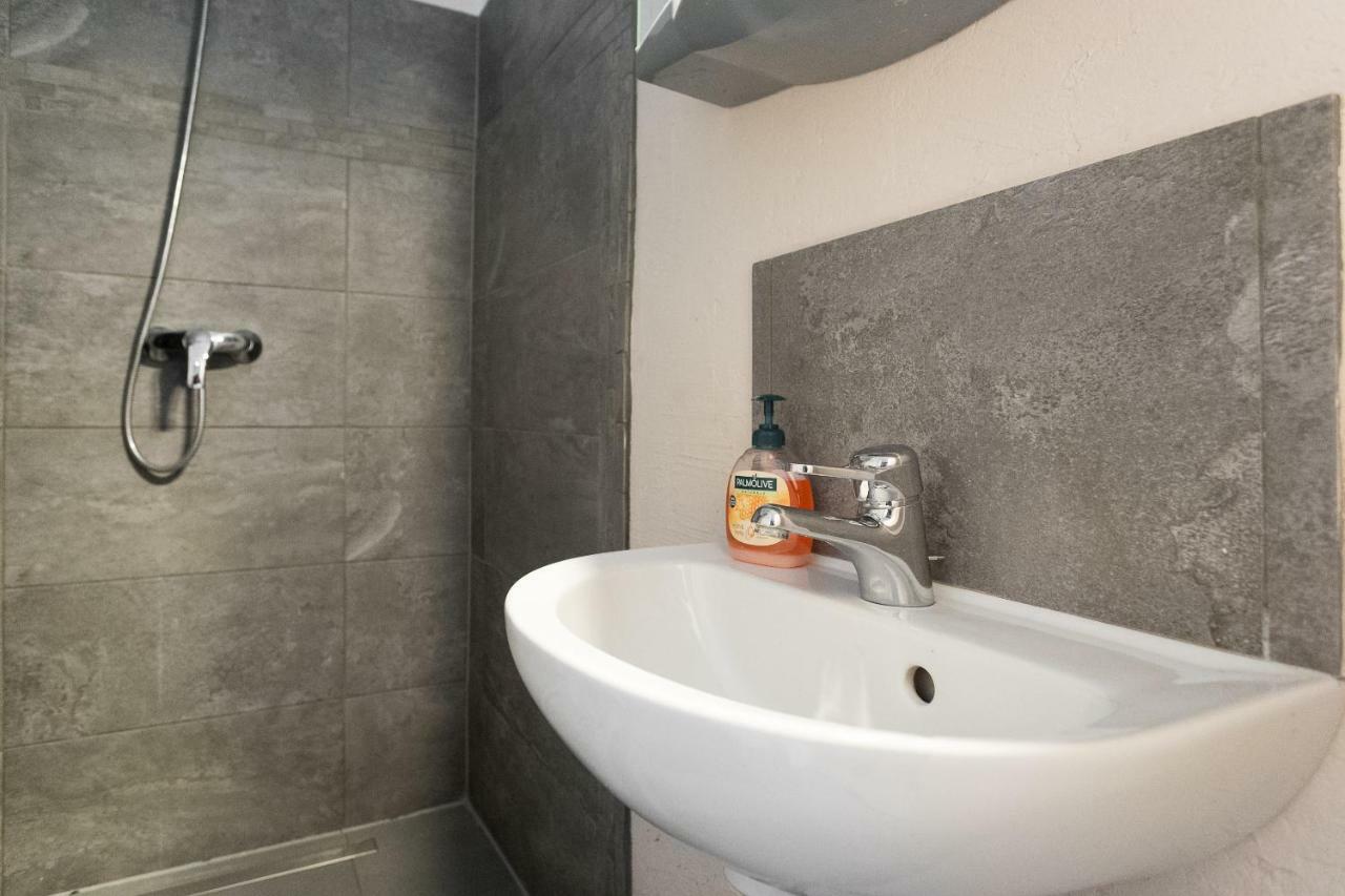 Cute Red Star Studio City Center Vienne Extérieur photo