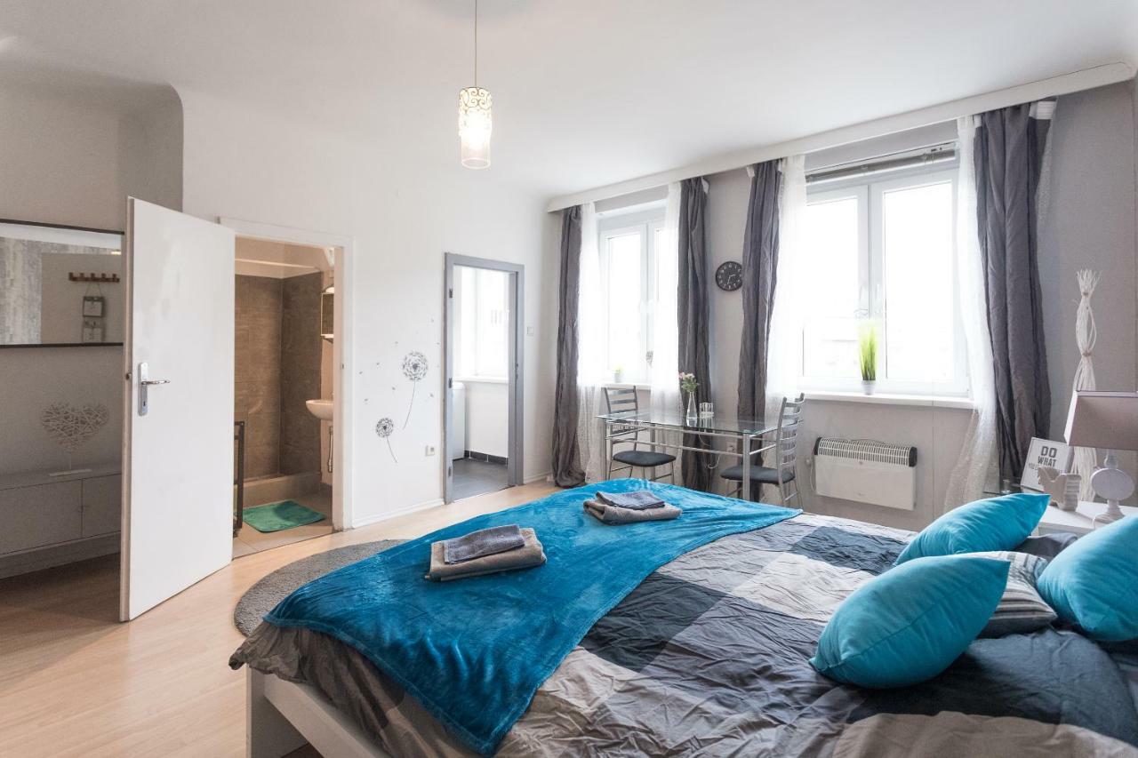 Cute Red Star Studio City Center Vienne Extérieur photo